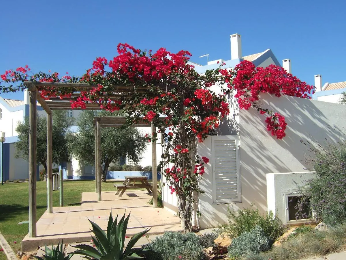 Feriehus Casa Tedi, Alto Do Perogil, Tavira - 3 Bedroom, 3 Bathroom Villa, Large Pool, Exquisite Gardens & Air-Conditioning