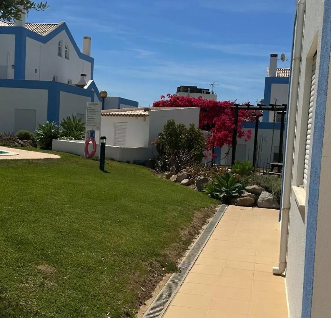 Casa Tedi, Alto Do Perogil, Tavira - 3 Bedroom, 3 Bathroom Villa, Large Pool, Exquisite Gardens & Air-Conditioning